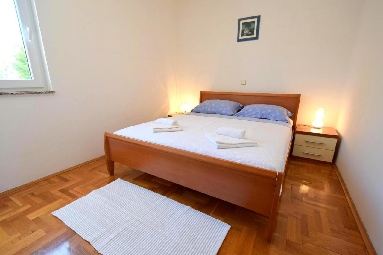 Apartment Mirela Malinska Bagian luar foto