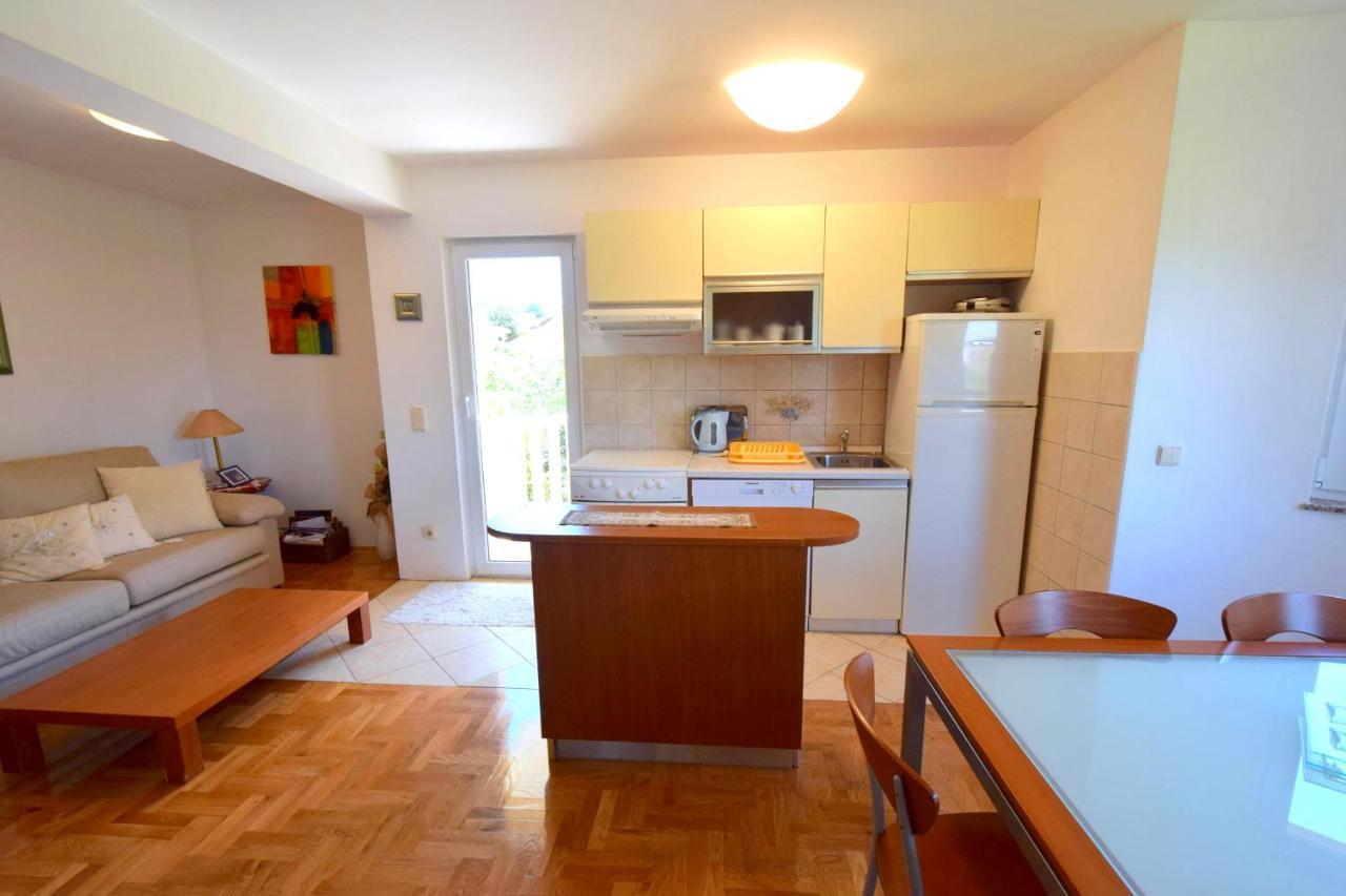 Apartment Mirela Malinska Bagian luar foto