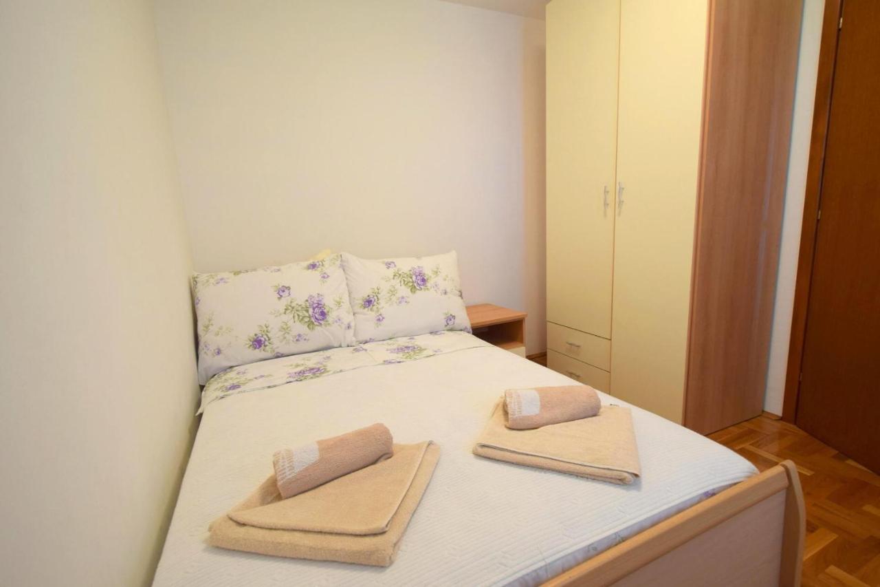 Apartment Mirela Malinska Bagian luar foto